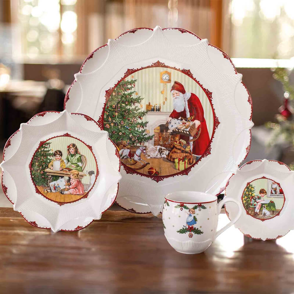 Villeroy und Boch 42cm Gebäckteller Toys Fantasy Santa bringt Geschenke. Stimmungsbild.