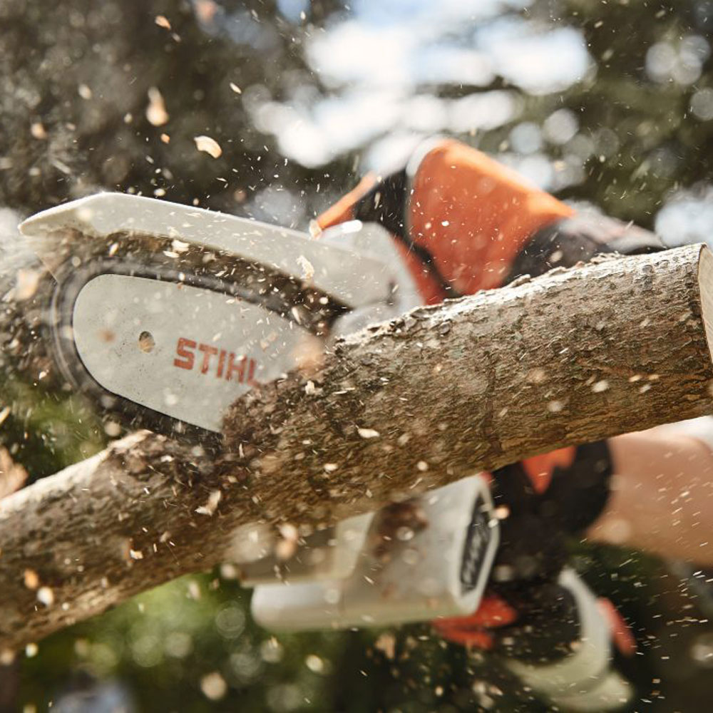 Stihl Akku Gehölzschneider GTA 26 im Einsatz – kompakt, kraftvoll und ideal für Äste und Sträucher