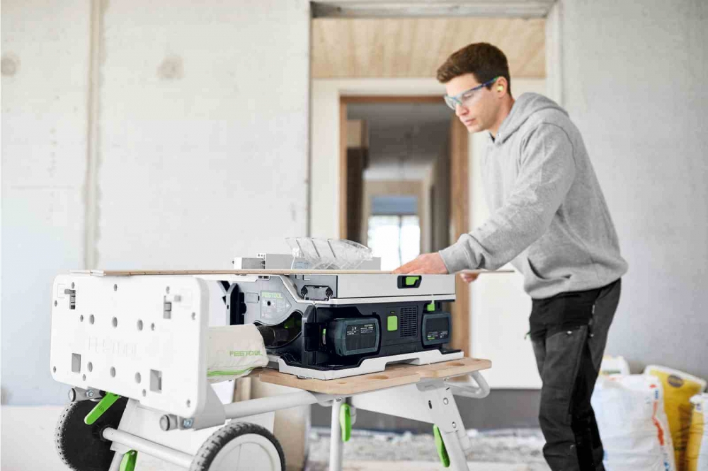 Festool Akku-Tischkreissäge CSC SYS 50 E BI-Basic. Anwendungsbild.