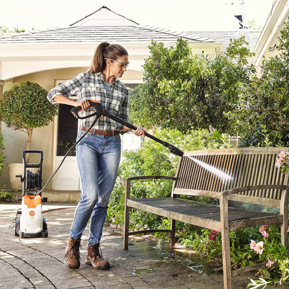 STIHL RE 100 PLUS Control: Für die Pflege deiner Gartenmöbel.