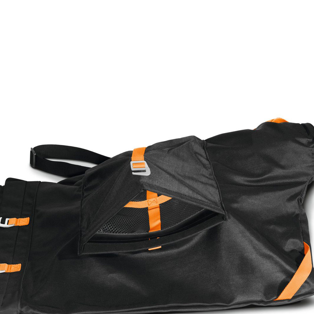 Nahansicht des Auffangsacks für das Sauggut des Stihl SHA 140 Solo Akku-Saughäckslers.