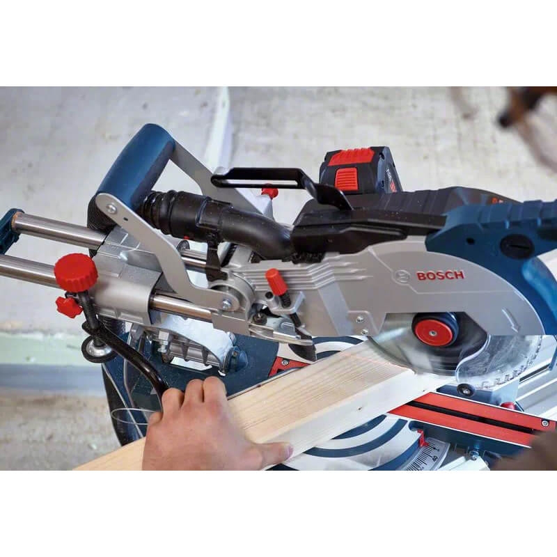 Bosch Professional Akku-Kapp-Gehrungssäge GCM 18V-216. Detailbild.