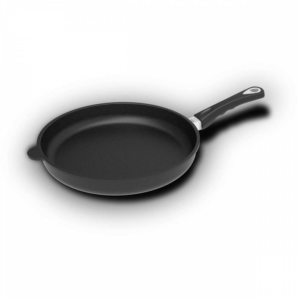 AMT Aluguss Bratpfanne in 32cm mit Lotan Versiegelung. Induktionsfaehig. I-532. Detailbild.
