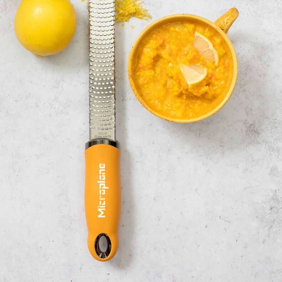 Microplane Classic Reibe 32cm Zester. Senfgelb.