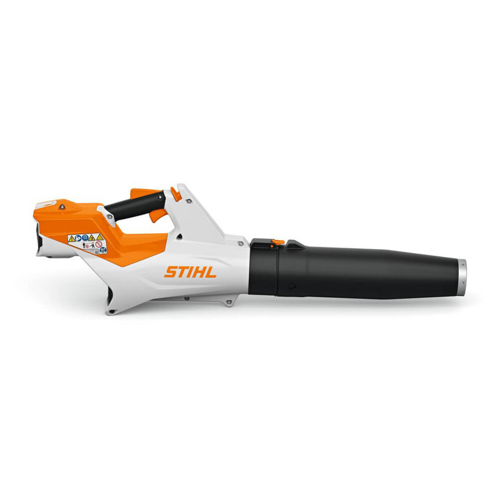 Nahansicht der Blasdüse des Stihl BGA 60 Akku-Laubbläsers, zeigt die Formgebung für optimalen Luftstrom.