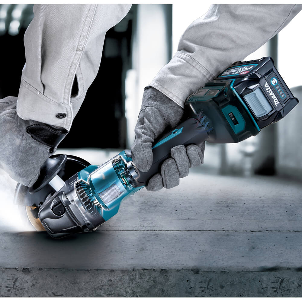Makita Akku-Winkelschleifer 40V 125mm GA023GZ. Stimmungsbild.