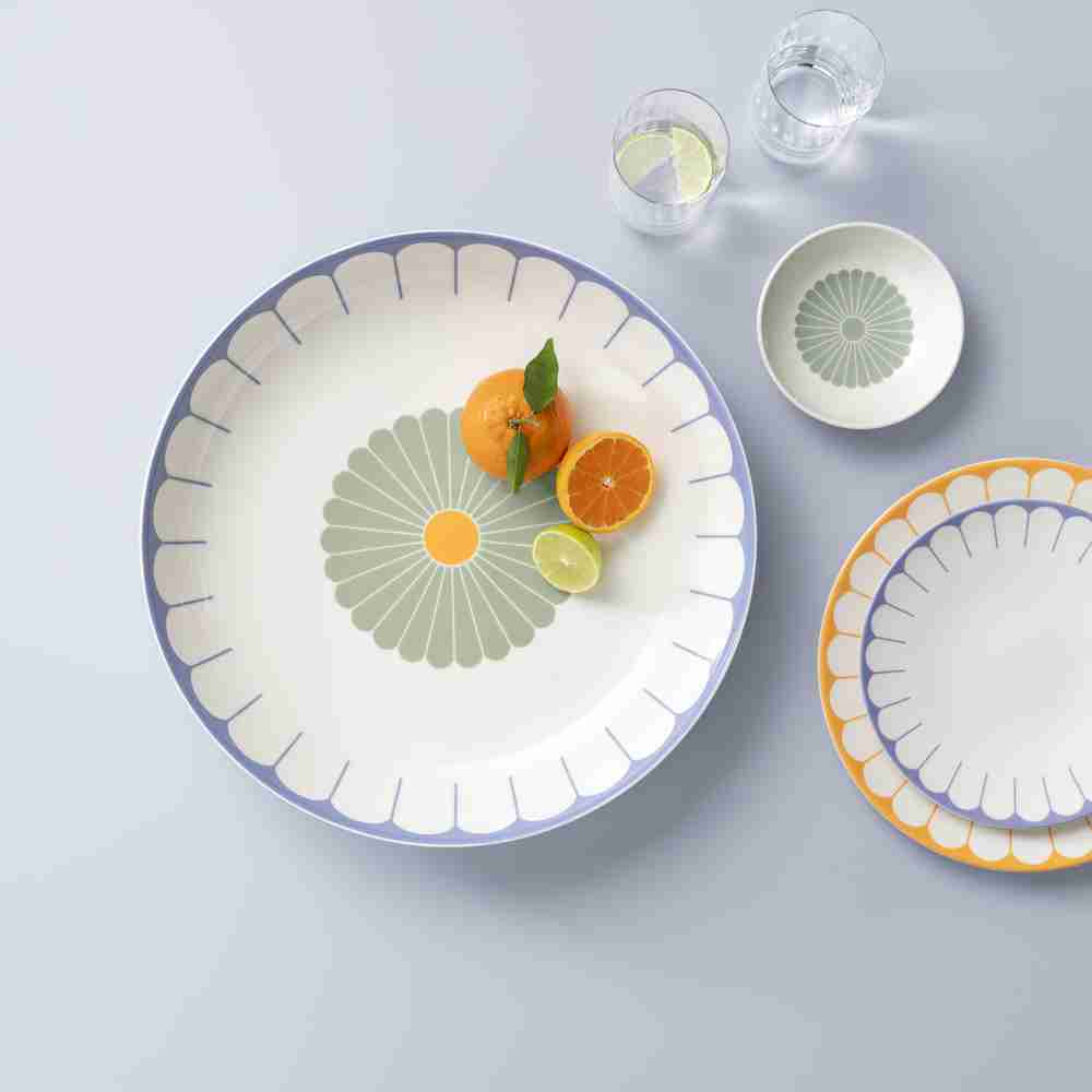 Farbenfrohe Eleganz: Villeroy & Boch Servierschüssel Fleur Couleur 38cm im stilvollen Einsatz bei großen Anlässen.