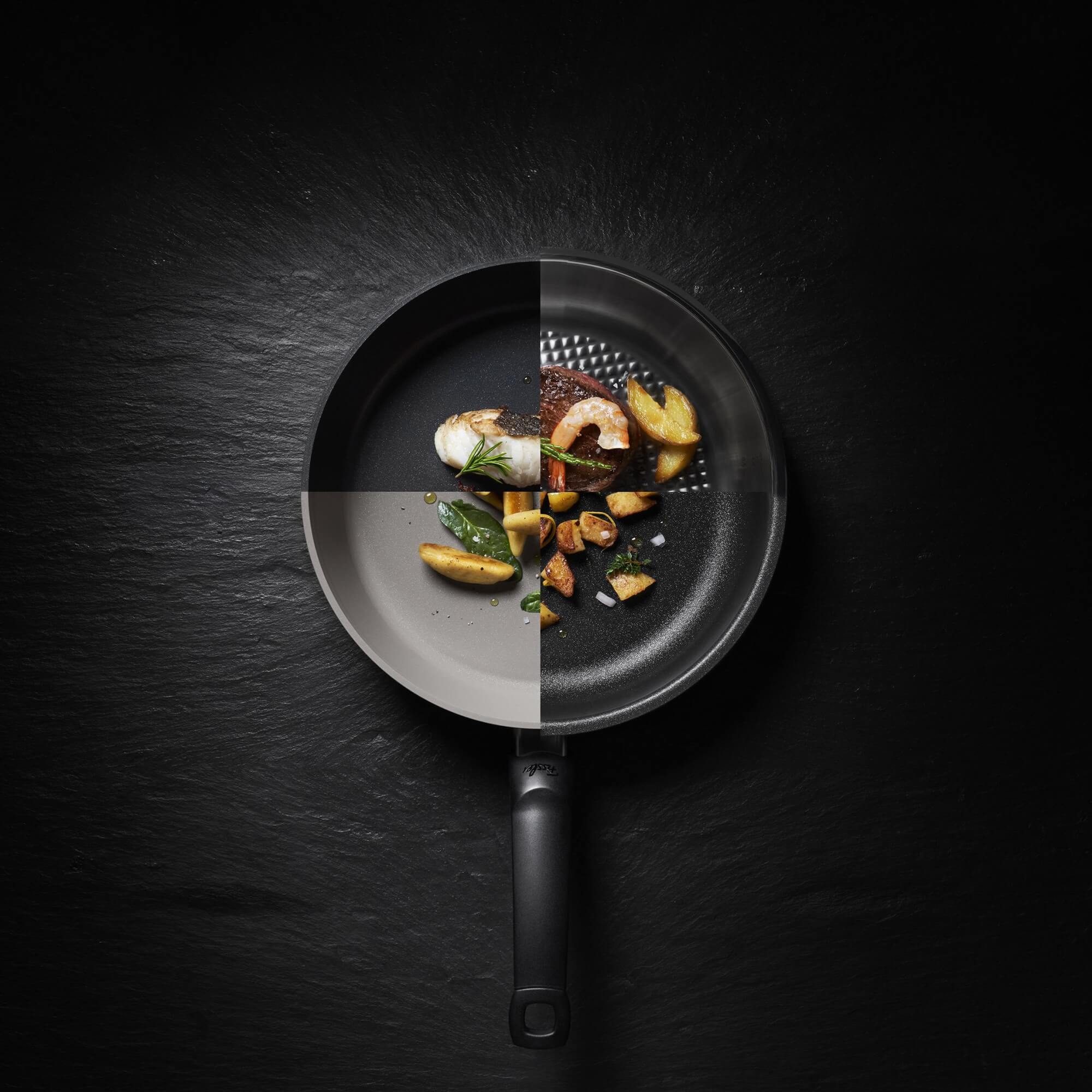 Fissler Pfannen – Perfekte Zubereitung für jedes Gericht Fissler Pfannen in edlem Design auf schwarzem Hintergrund, jedes mit einem speziellen Gericht für die jeweilige Pfanne.