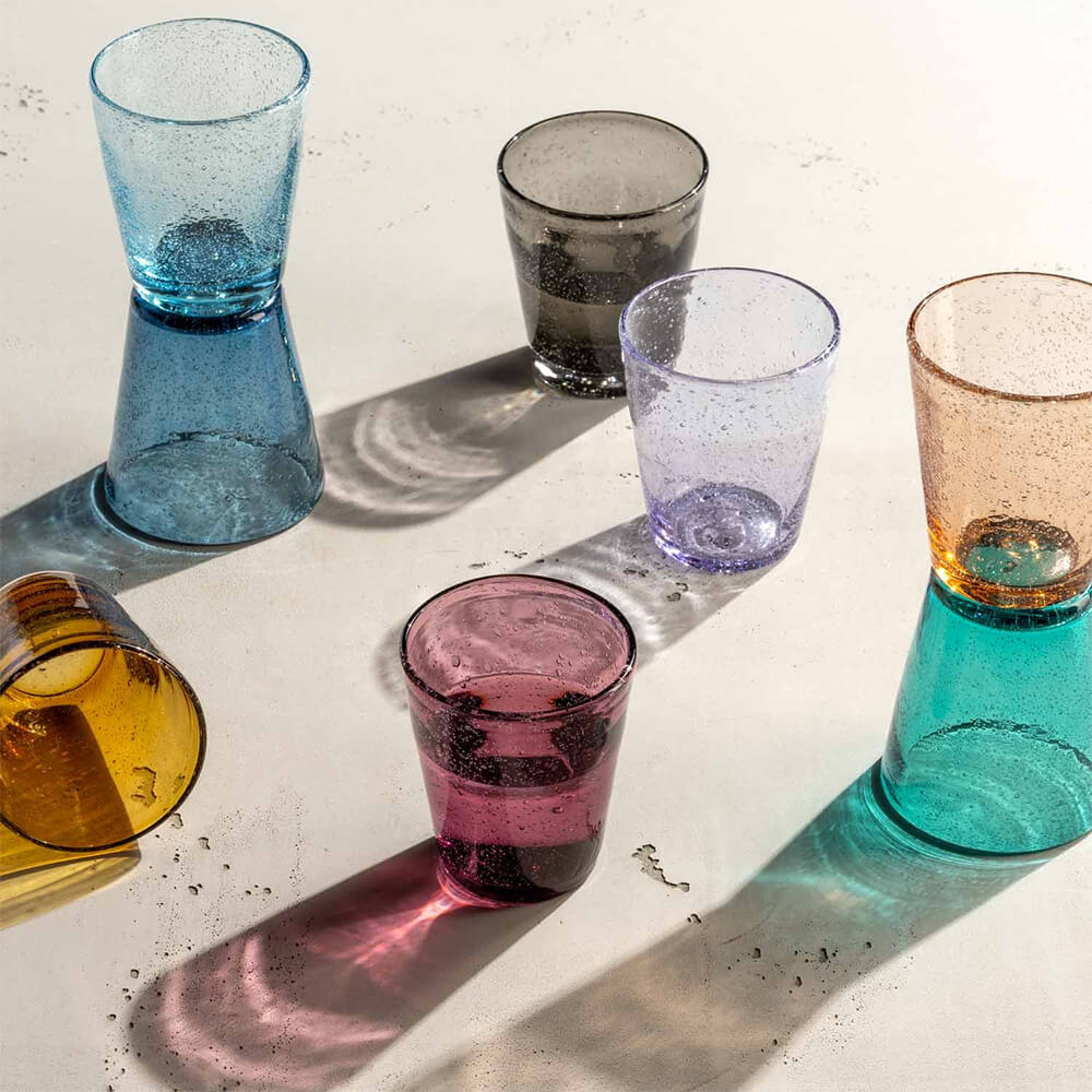 Leonardo Trinkglas BURANO 330ml kalte Farben 4er-Set. Stimmungsbild.