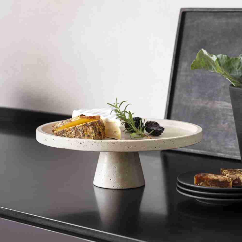 Villeroy & Boch Servierschale mit Fuss Manufacture Travertine. Stimmungsbild.